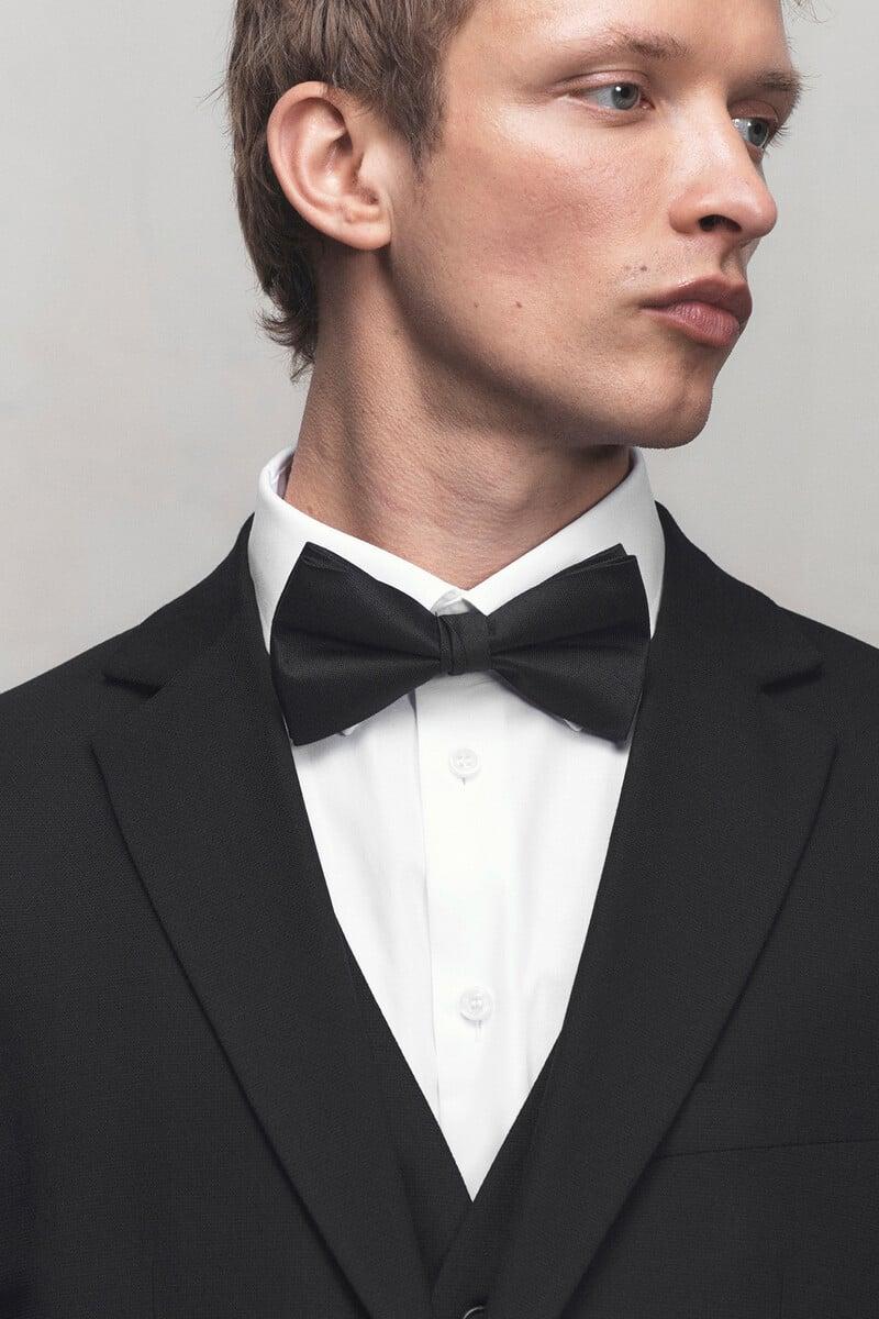 pedro del hierro Pajarita confeccionada con materiales reciclados