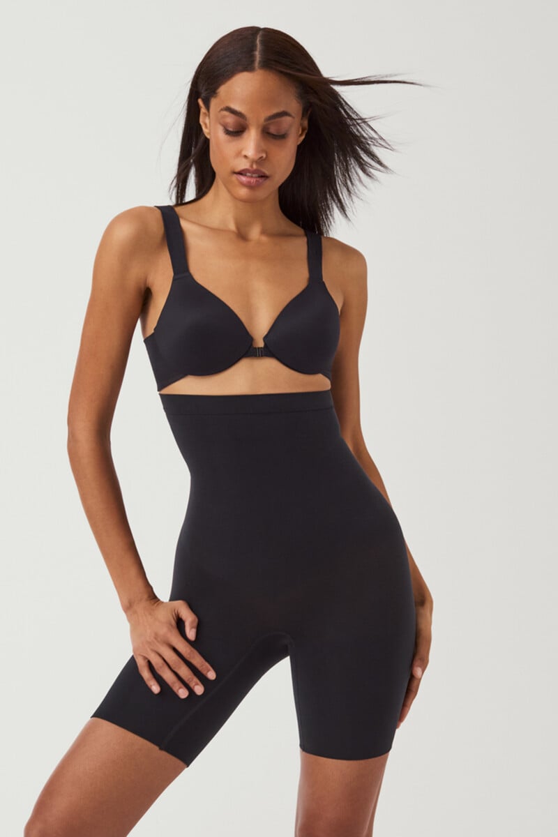 pedro del hierro Pantalón corto a media pierna de talle alto nude. SPANX