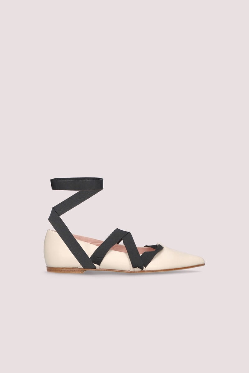 pedro del hierro Bailarina acordonada