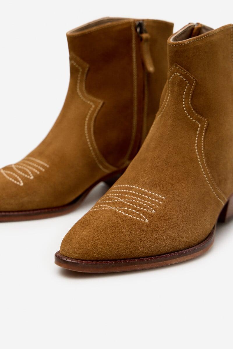 Pedro Del Hierro Botín Piel