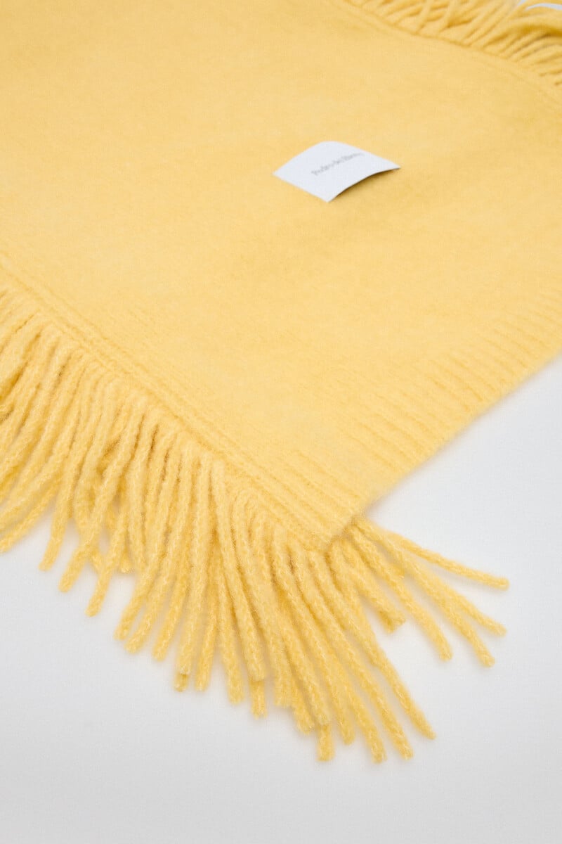 Pedro Del Hierro Bufanda Amarilla Con Flecos