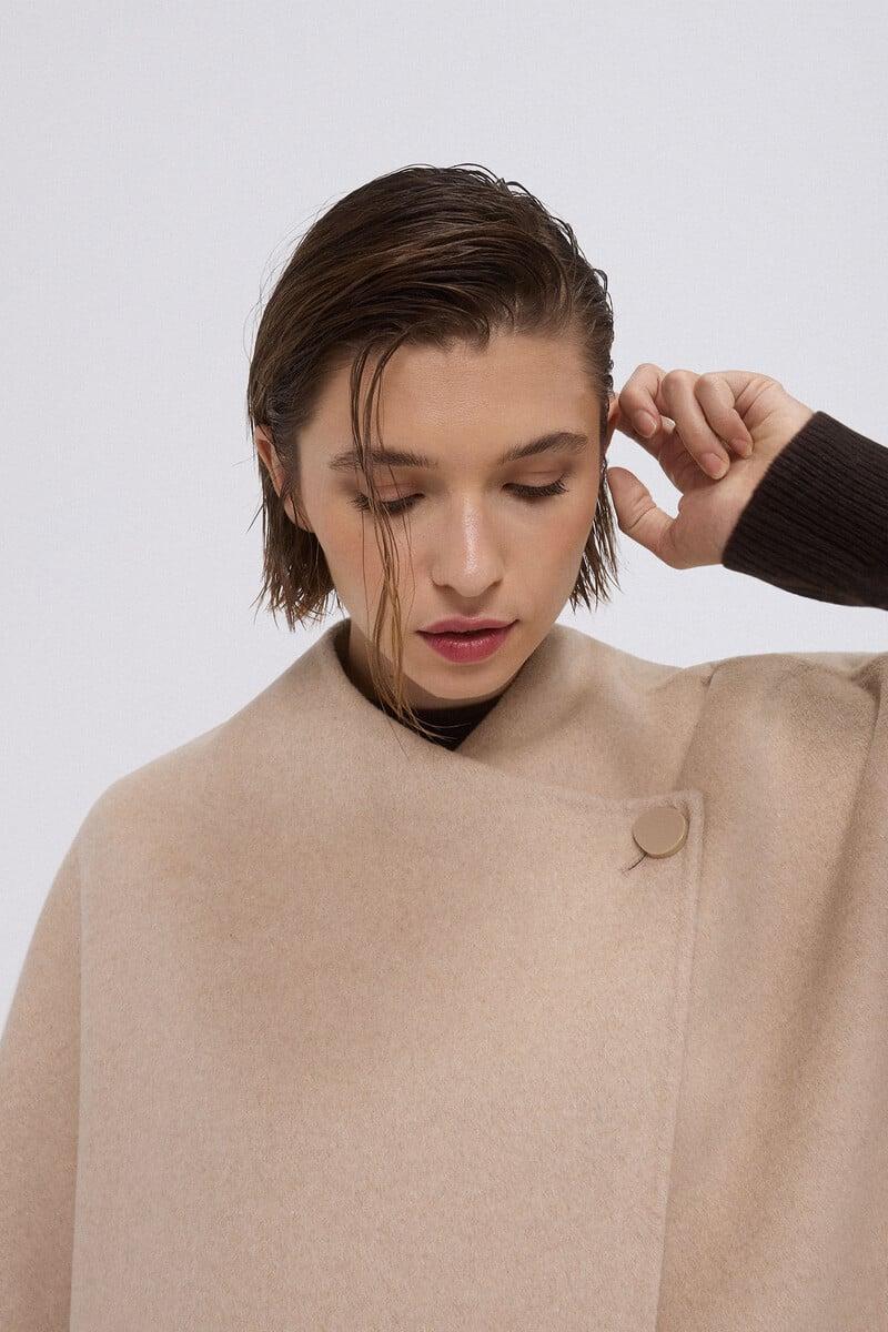 Pedro Del Hierro Capa Botón