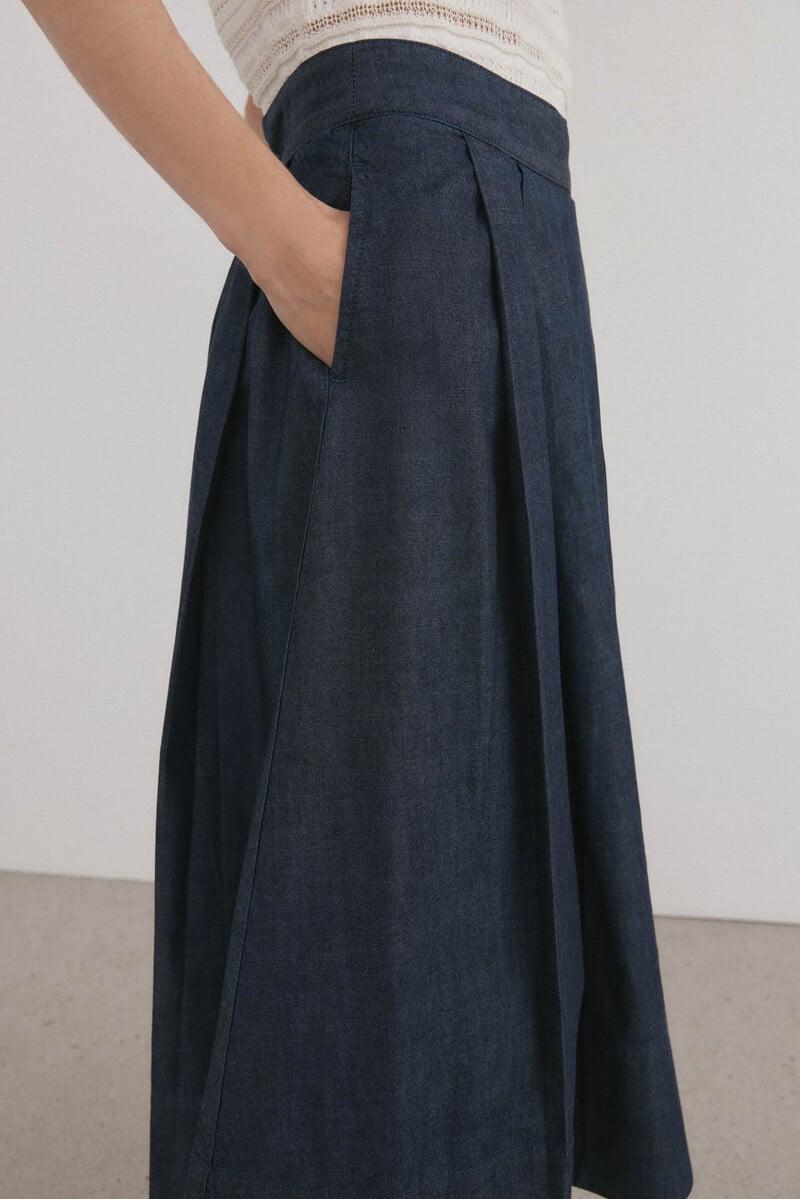 Pedro Del Hierro Falda Pliegues