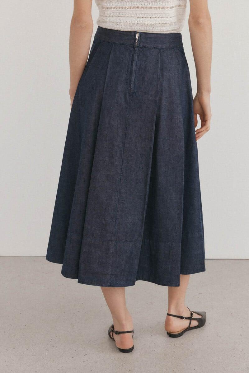 Pedro Del Hierro Falda Pliegues