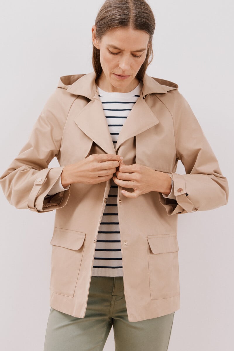 pedro del hierro Gabardina corta con vuelo