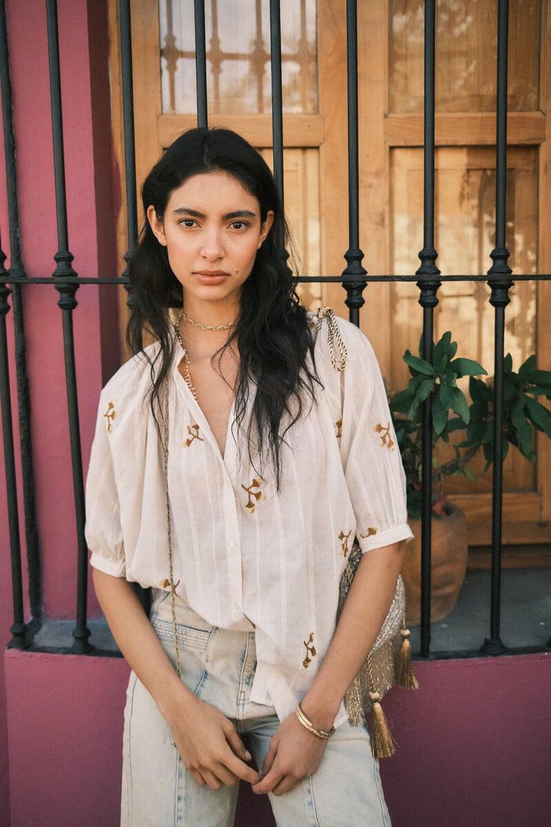 pedro del hierro Gadea. Blusa bordada