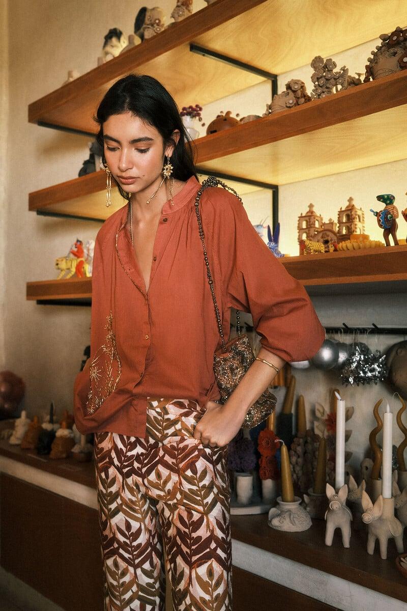 pedro del hierro Lara. Blusa bordada cuentas