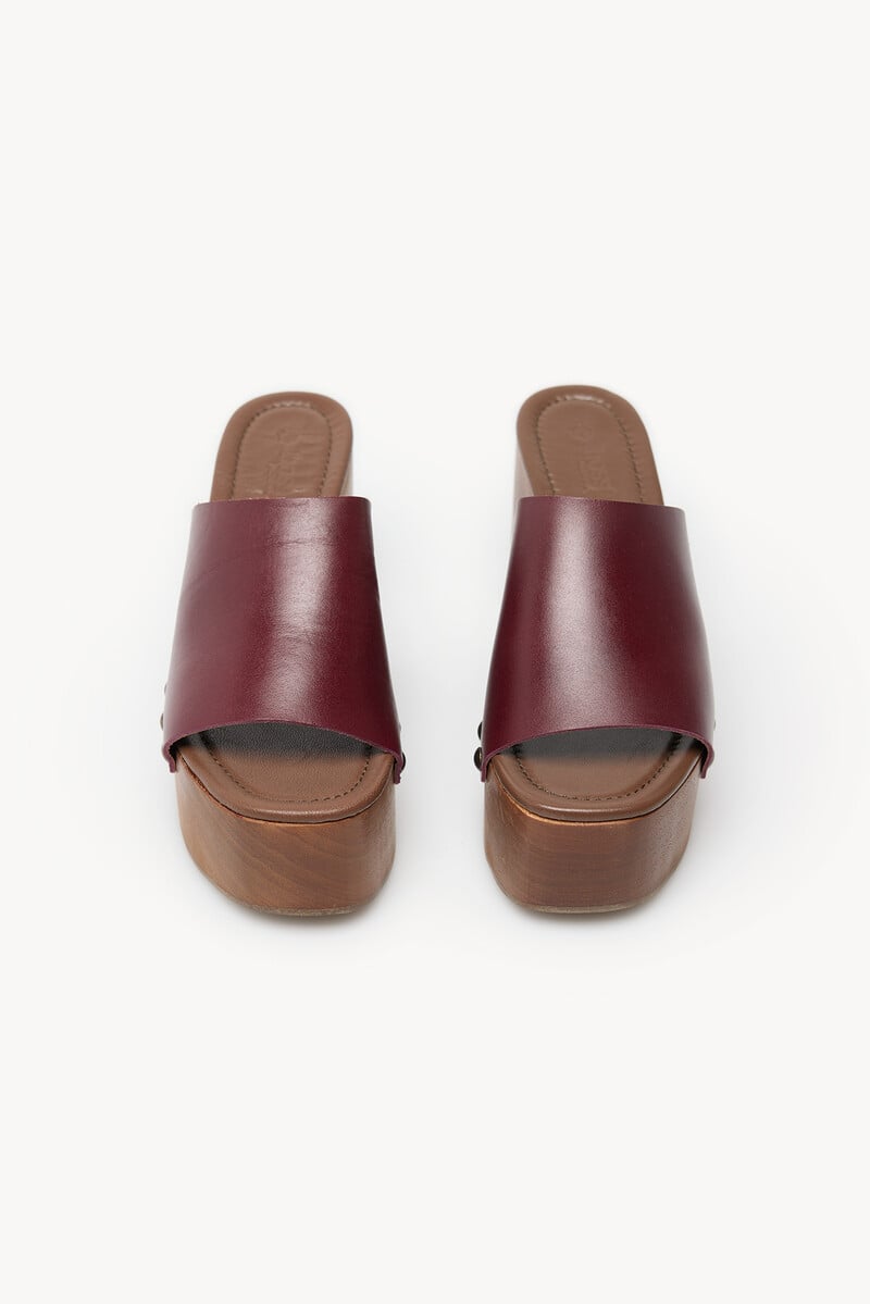 Pedro Del Hierro María. Zueco Piel Y Madera