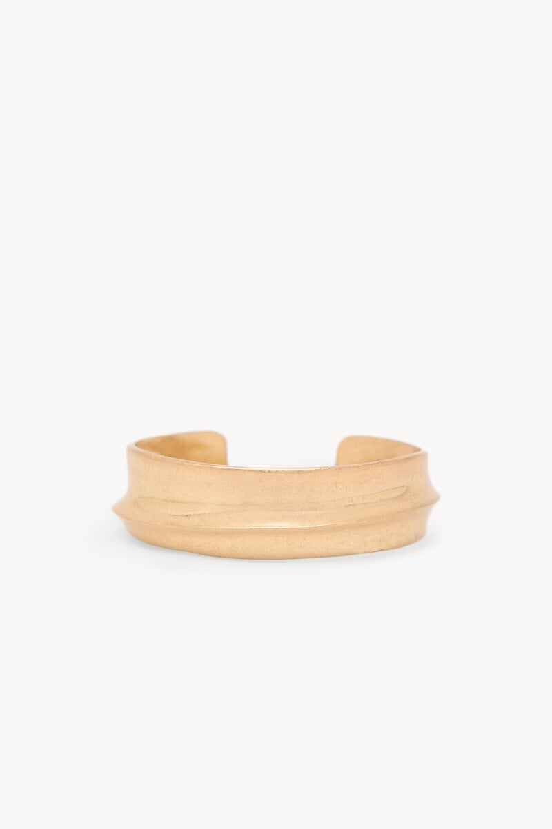 pedro del hierro Mariela. Brazalete