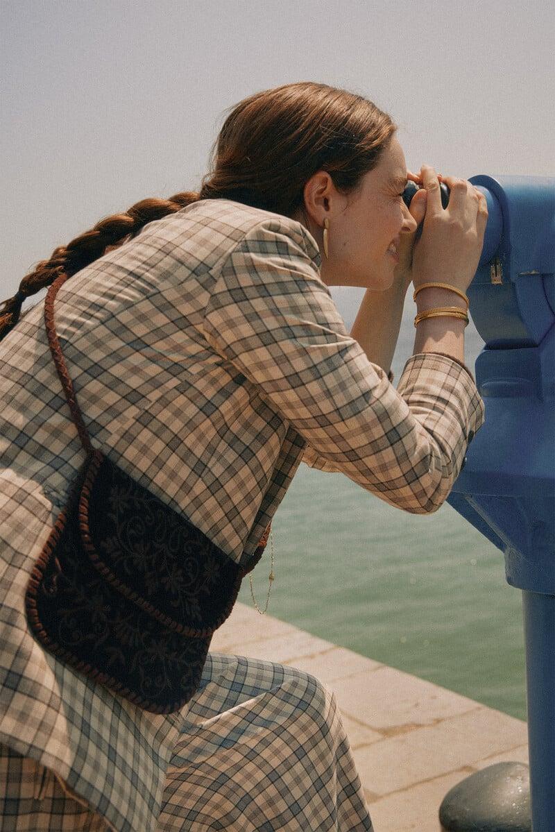 pedro del hierro Naroa. Bolso terciopelo bordado