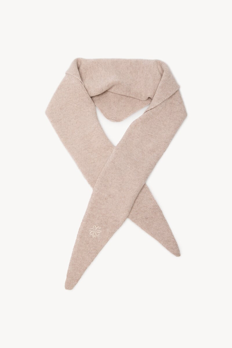 pedro del hierro Nerea. Bandana de lana