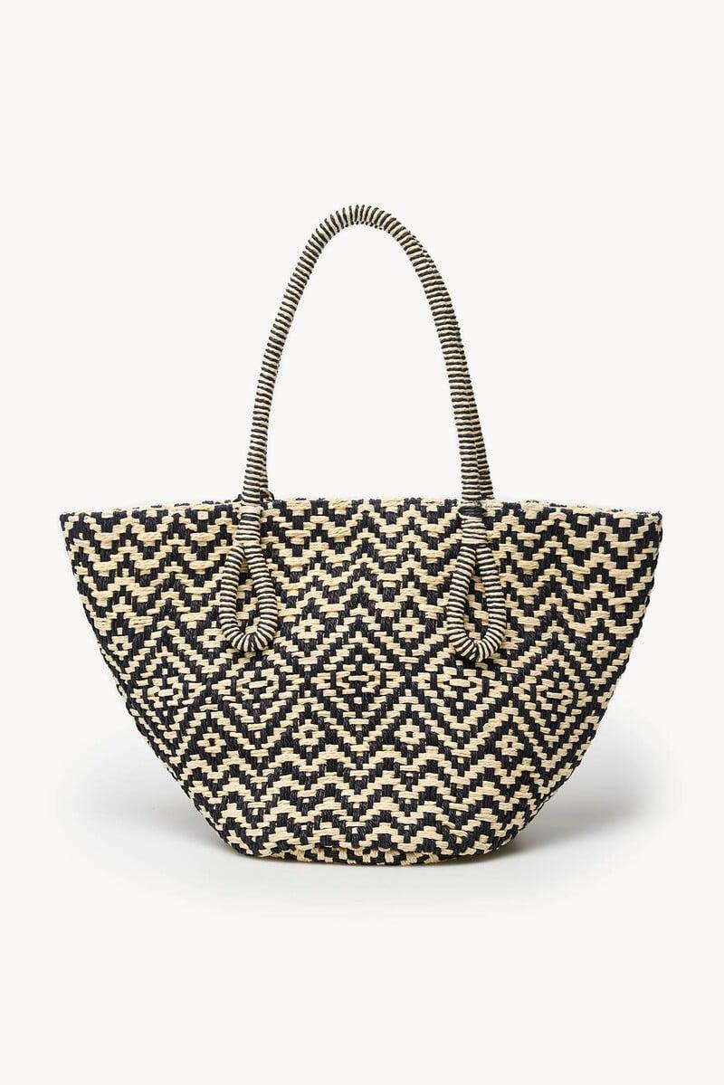 Pedro Del Hierro Nidia. Capazo De Raffia