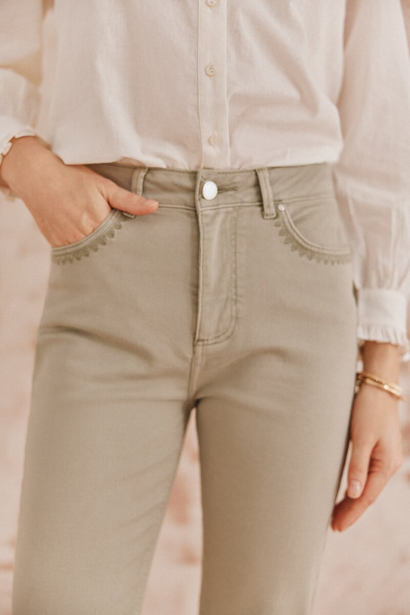 Pedro Del Hierro Piedad. Jeans Bordados