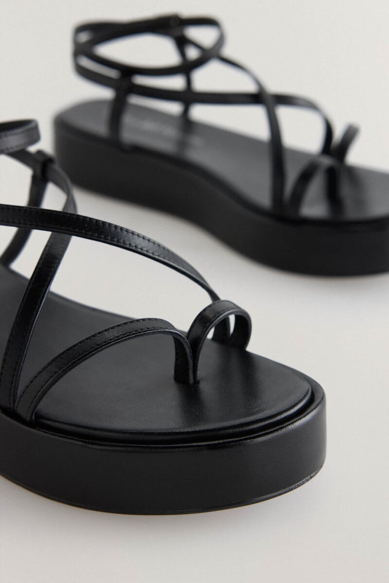 Pedro Del Hierro Sandalia Negra Plataforma Midi