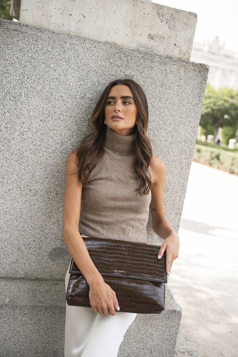 Pedro Del Hierro Sobre Angela Chocolate