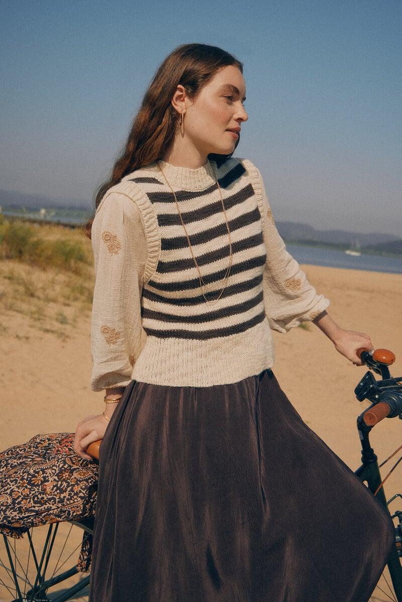 pedro del hierro Társila. Chaleco de punto rayas