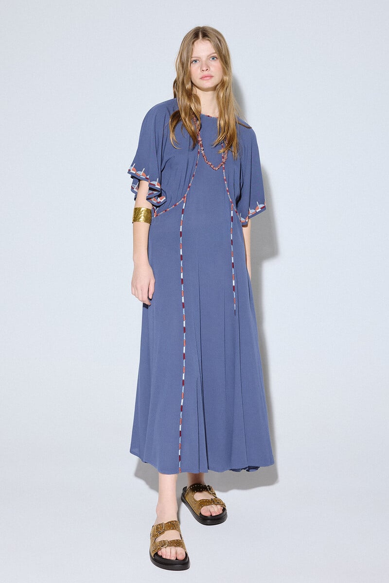 pedro del hierro Vestido manga capa bordado