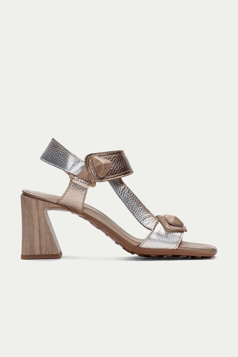 pedro del hierro Sandalia Miami detalles geométricos