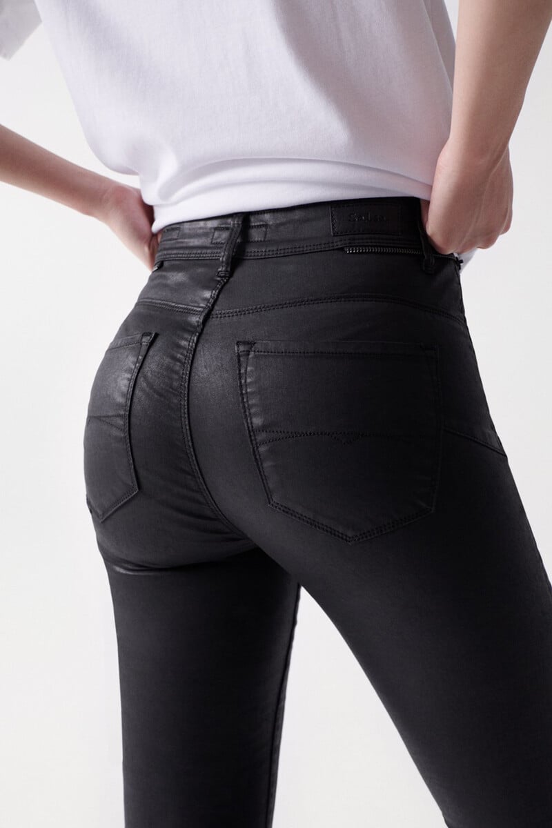 pedro del hierro Vaqueros faith push in cropped con efecto coating