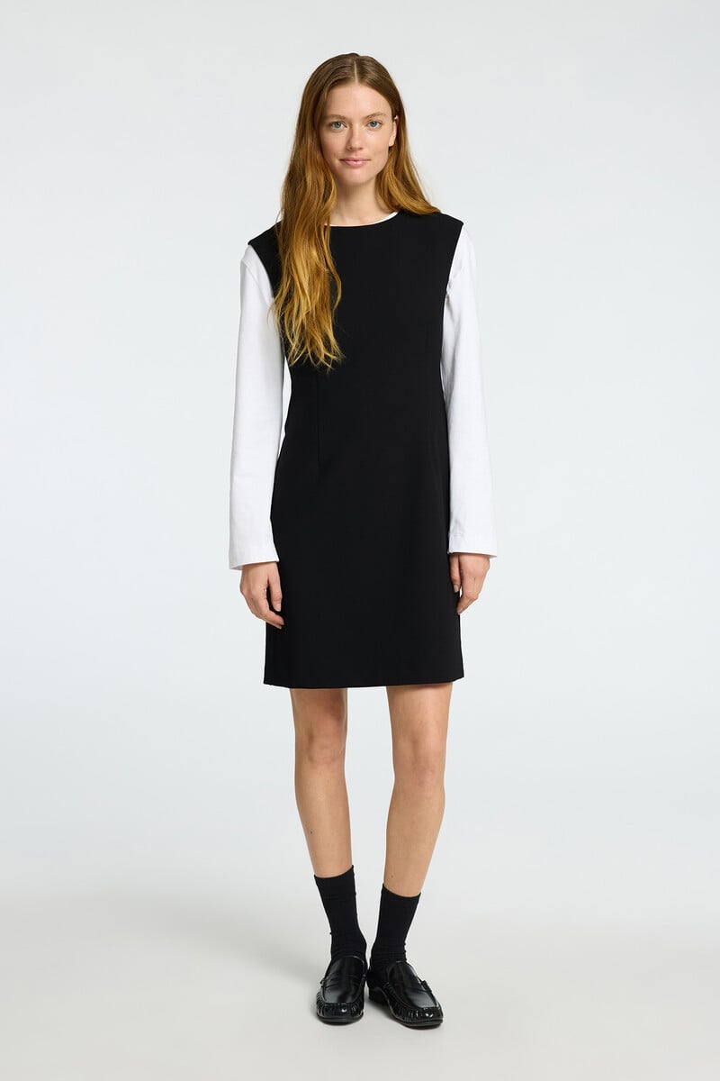 pedro del hierro Vestido corto de tirantes confeccionado con materiales reciclados