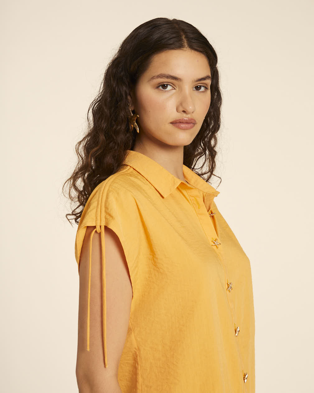 Pepaloves CAMISA CON ESTRELLAS AMARILLO