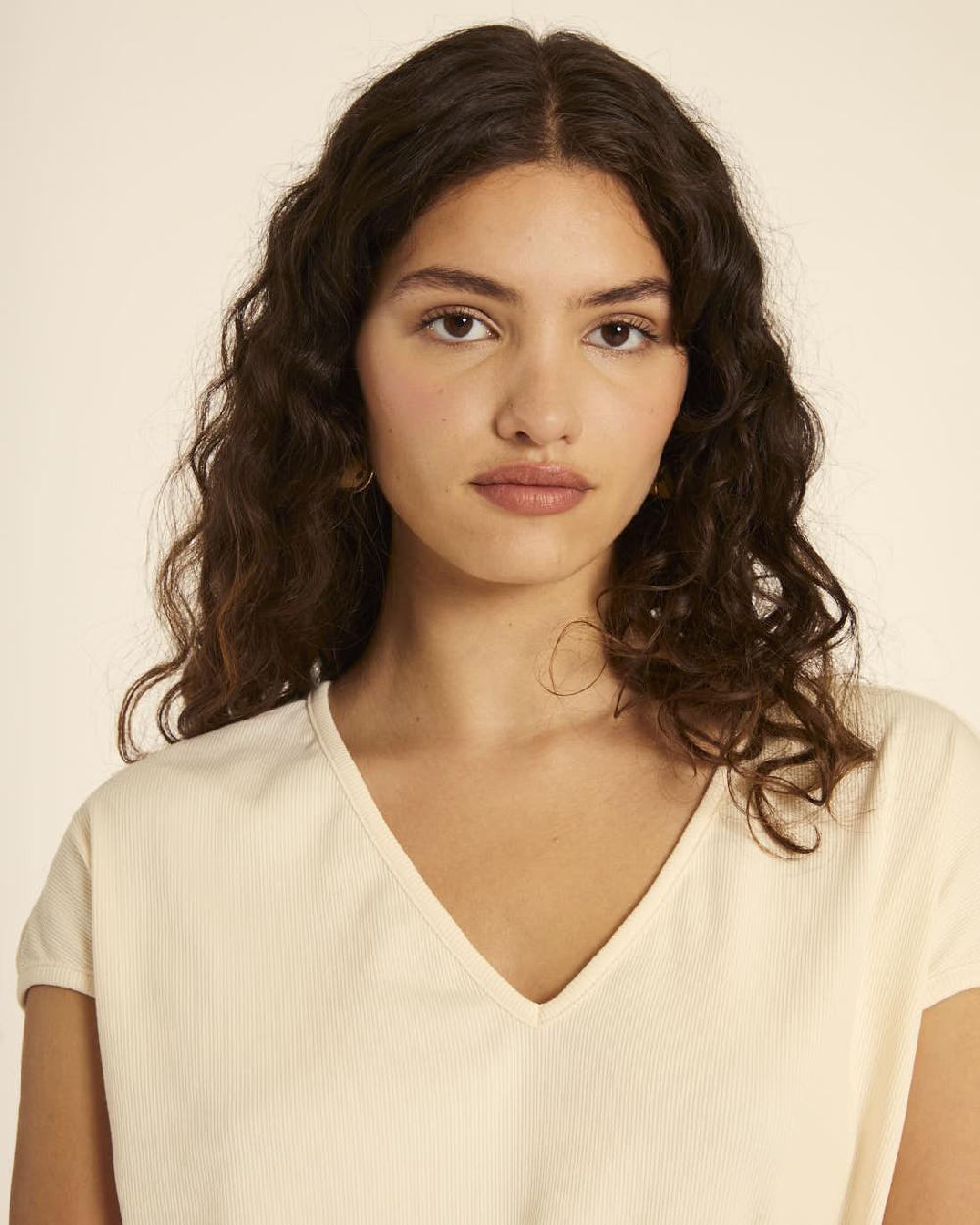 Pepaloves CAMISETA AMPLIA CUELLO PICO CREMA