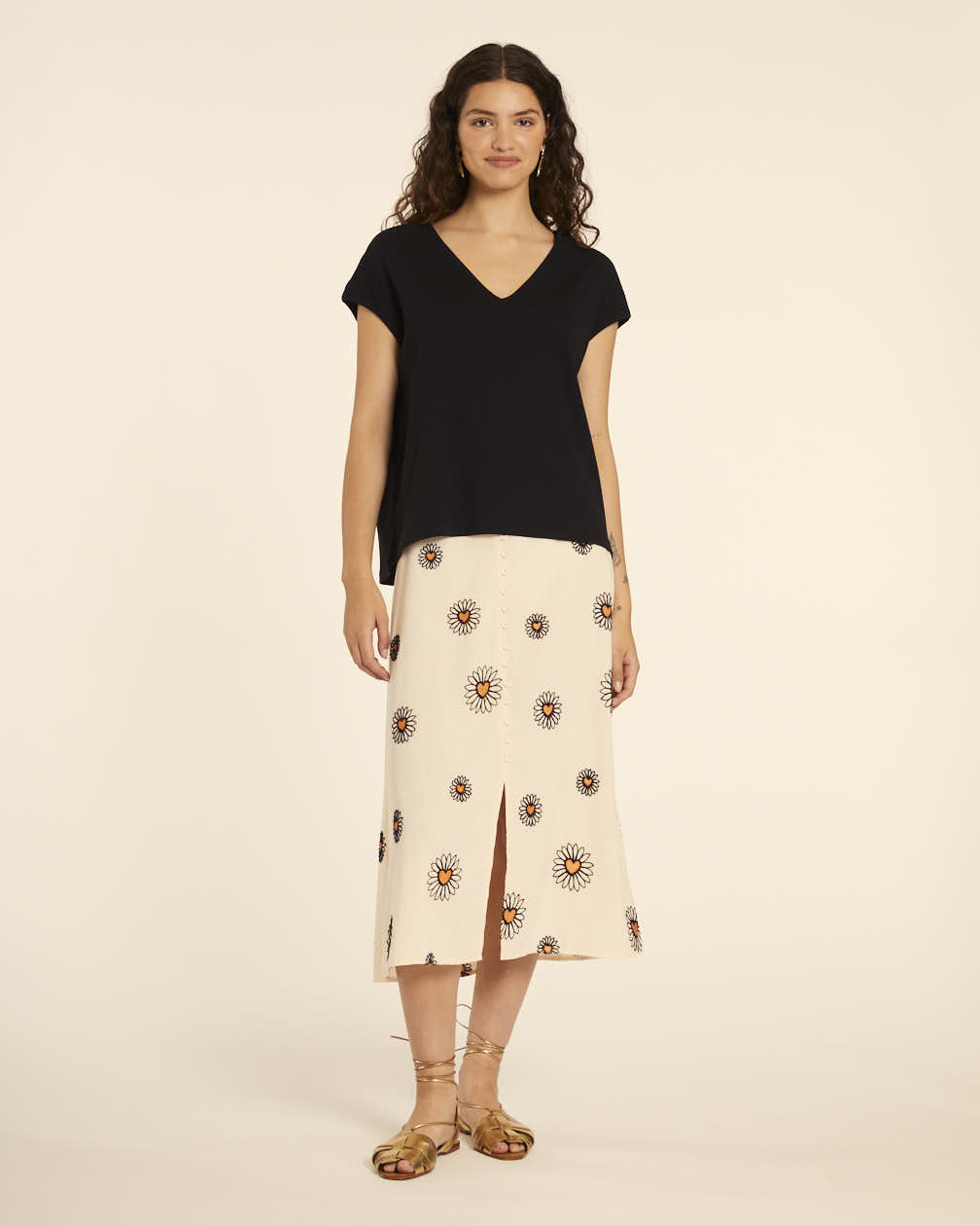 Pepaloves CAMISETA AMPLIA CUELLO PICO NEGRA