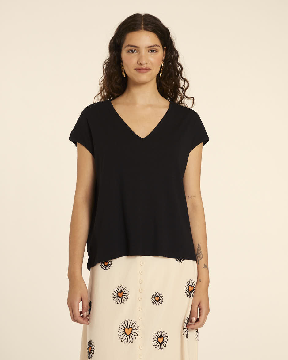 pepaloves CAMISETA AMPLIA CUELLO PICO NEGRA