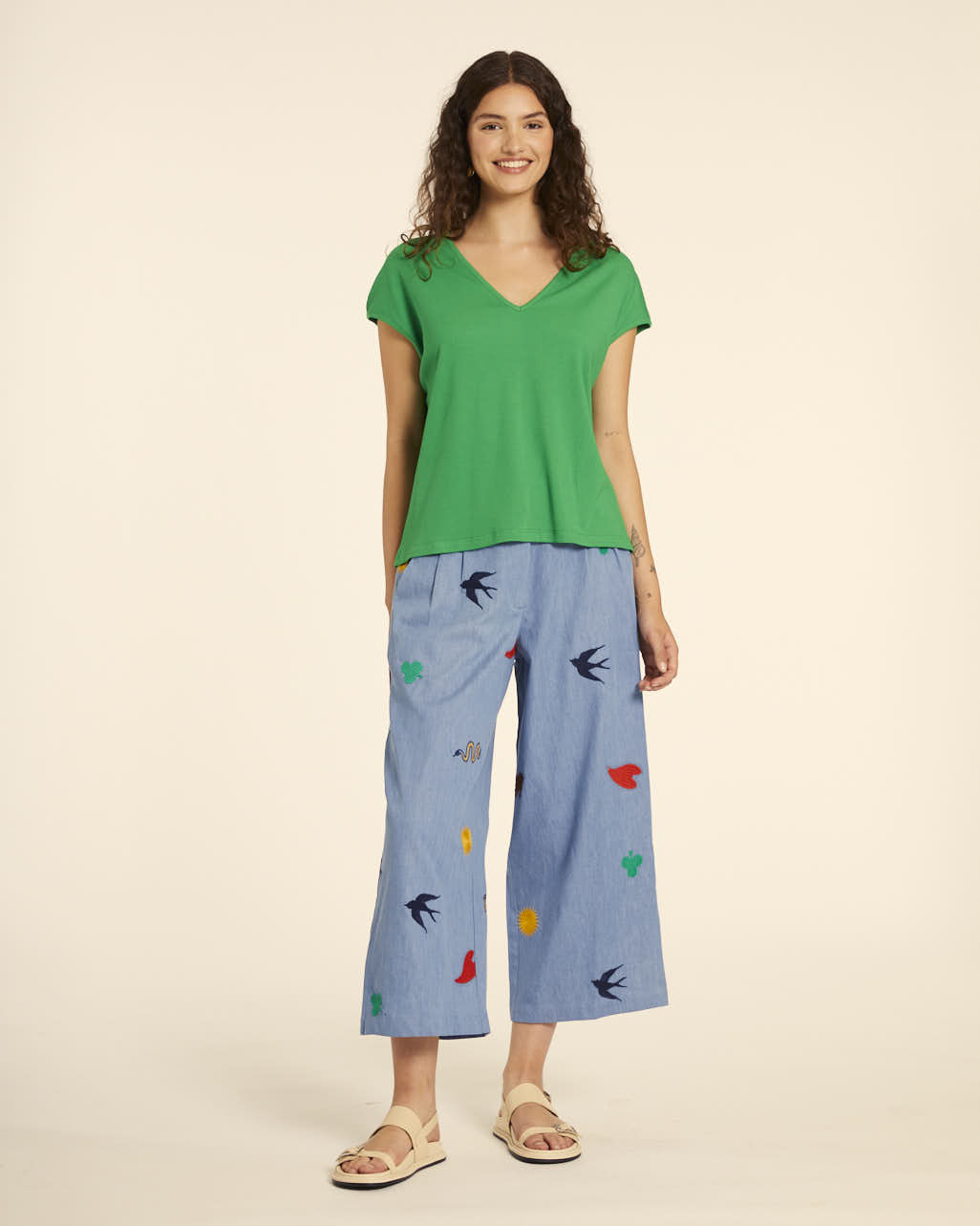 Pepaloves CAMISETA AMPLIA CUELLO PICO VERDE