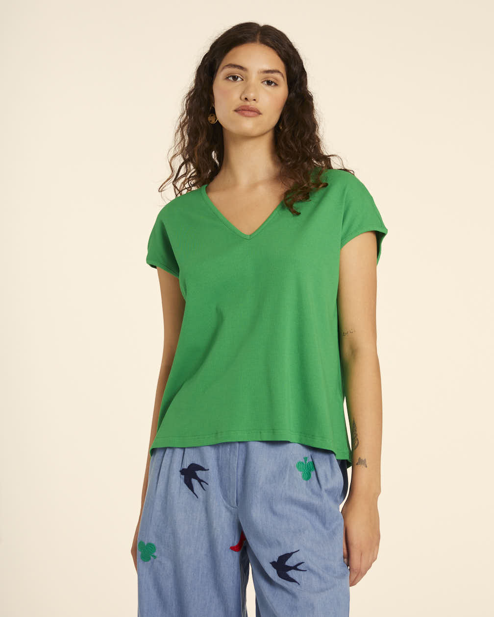 pepaloves CAMISETA AMPLIA CUELLO PICO VERDE