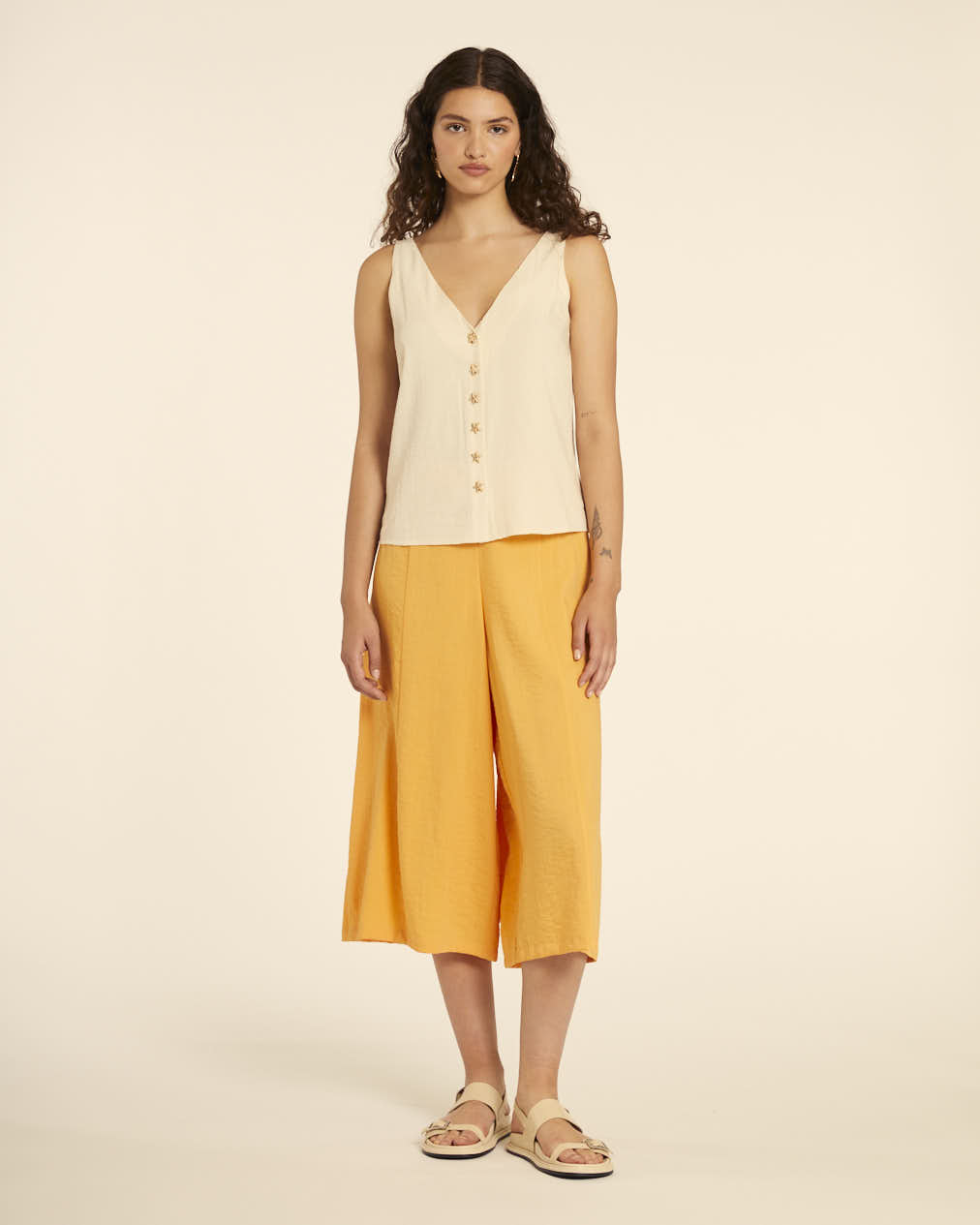 Pepaloves TOP BOTONES ESTRELLA CREMA