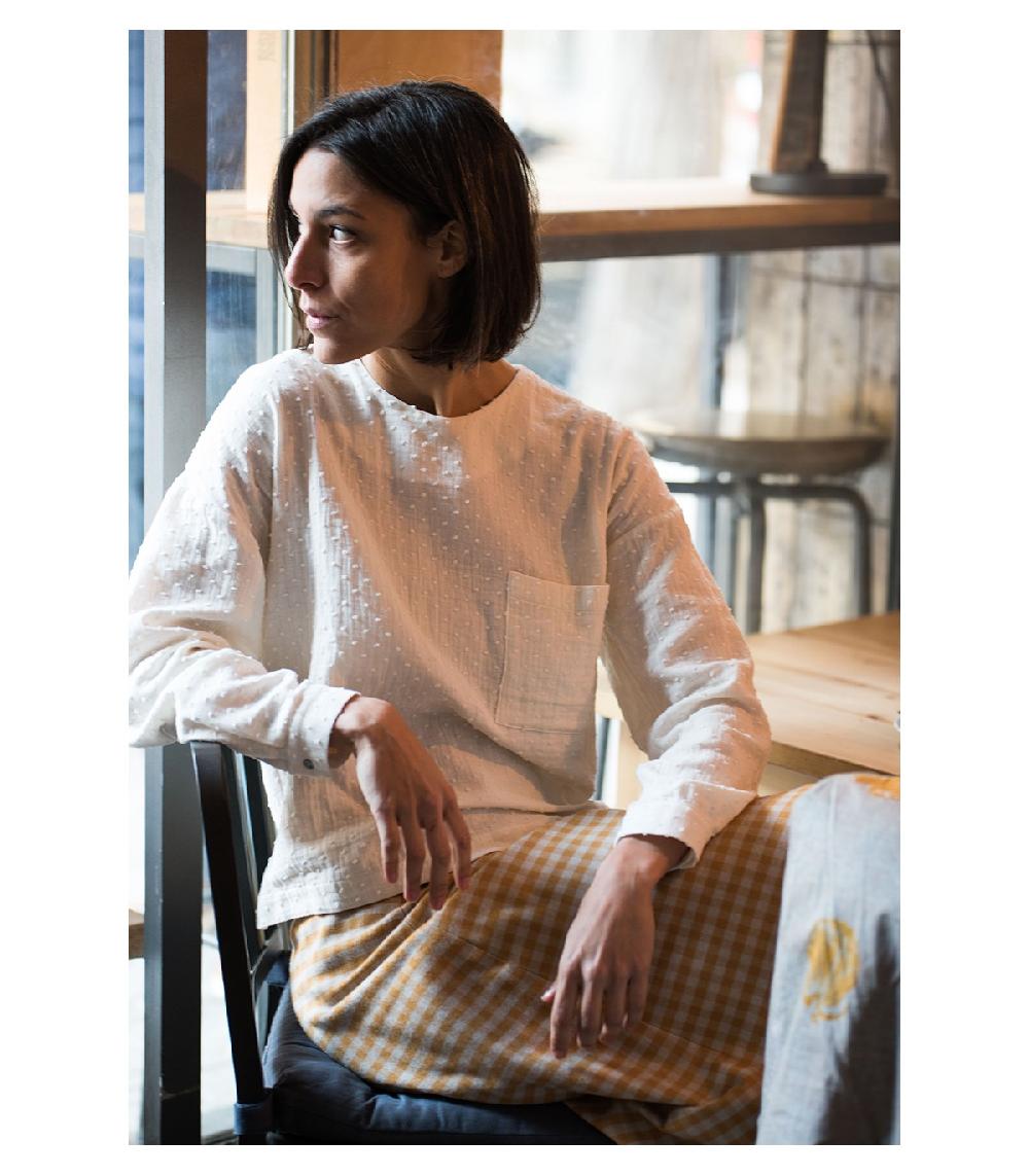 Perpetummobile Blusa Abotonada En La Espalda Cruda