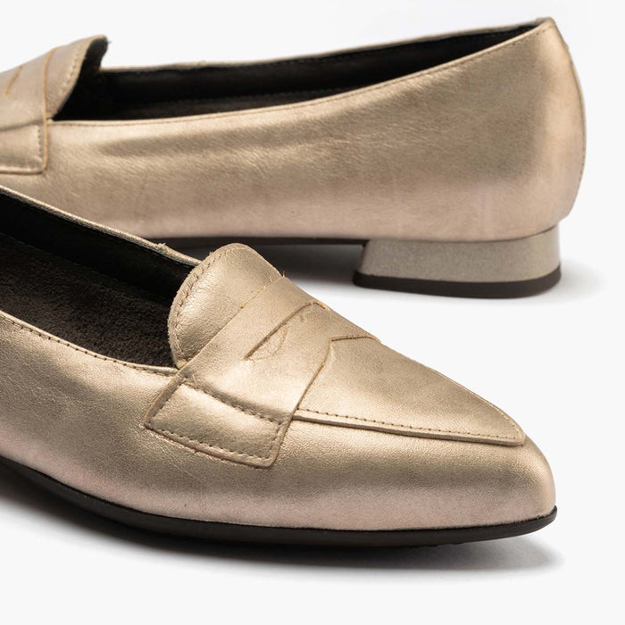 Pitillos Mocasín En Laminado Para Mujer Color Piedra