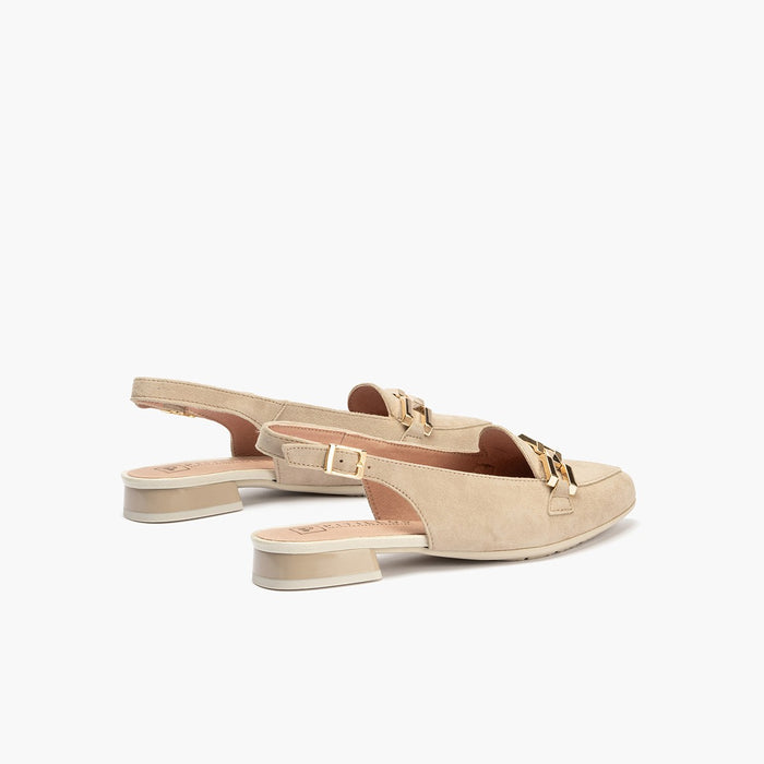 Pitillos Mocasines De Mujer Destalonados En Piel Ante Con Adorno Cadena Metálica BEIGE