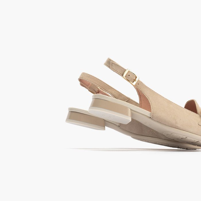 Pitillos Mocasines De Mujer Destalonados En Piel Ante Con Adorno Cadena Metálica BEIGE