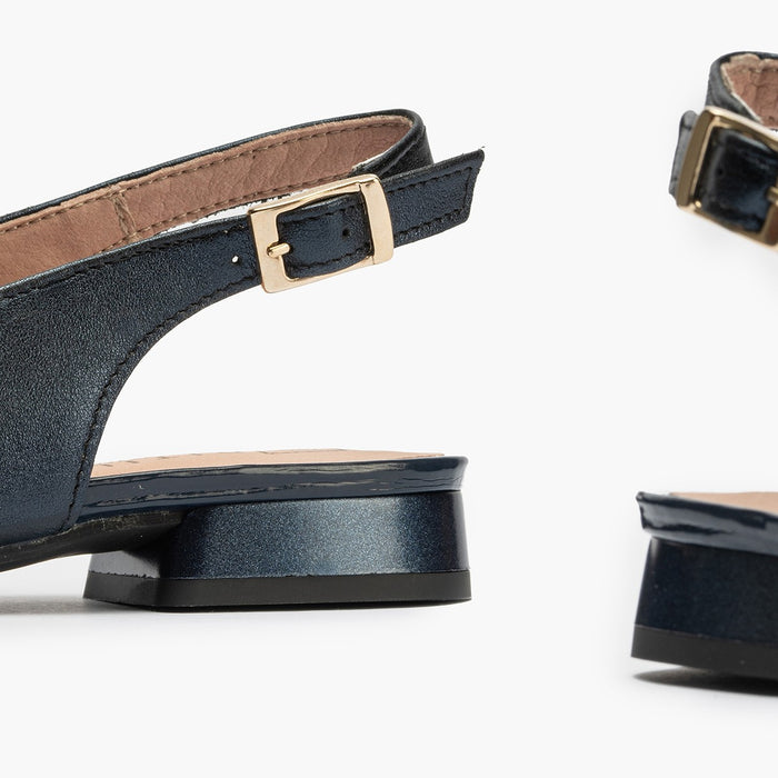 Pitillos Mocasines De Mujer Destalonados En Piel Laminada Con Adorno Cadena Metálica AZUL