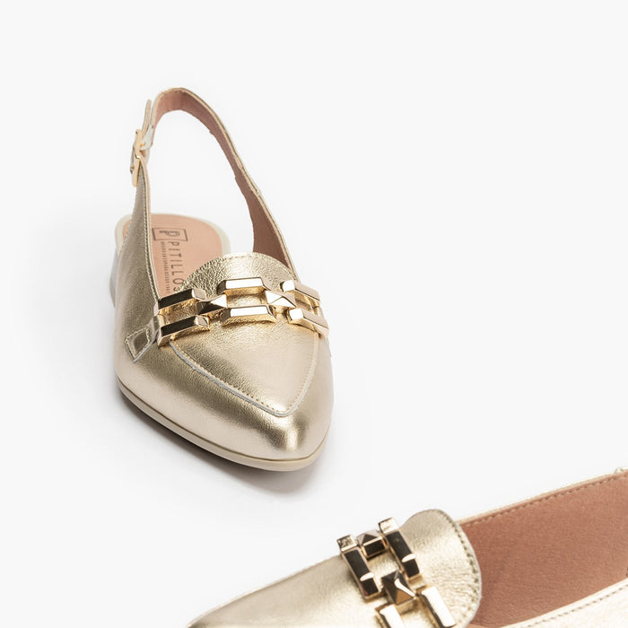 pitillos Mocasines de mujer destalonados en piel laminada con adorno cadena metálica DORADO