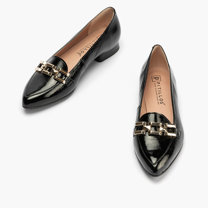 Pitillos Mocasines De Mujer En Charol Con Adorno Cadena Metálica NEGRO