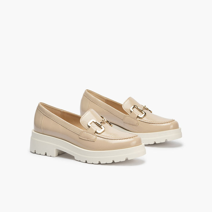 Pitillos Mocasines De Mujer En Piel Charol Con Adorno De Estribo Y Tacón Bloque BEIGE