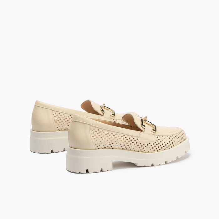 Pitillos Mocasines De Mujer En Piel Picada Con Adorno De Estribo Y Tacón Bloque CREMA