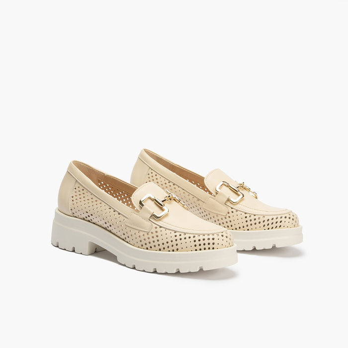 pitillos Mocasines de mujer en piel picada con adorno de estribo y tacón bloque CREMA