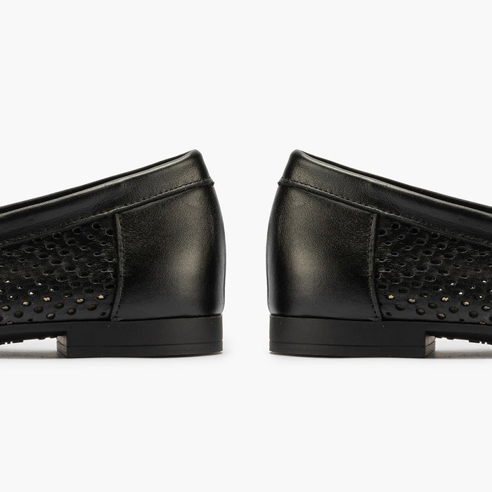 Pitillos Mocasines De Mujer En Piel Picados Con Adorno Y Tacón Bajo NEGRO