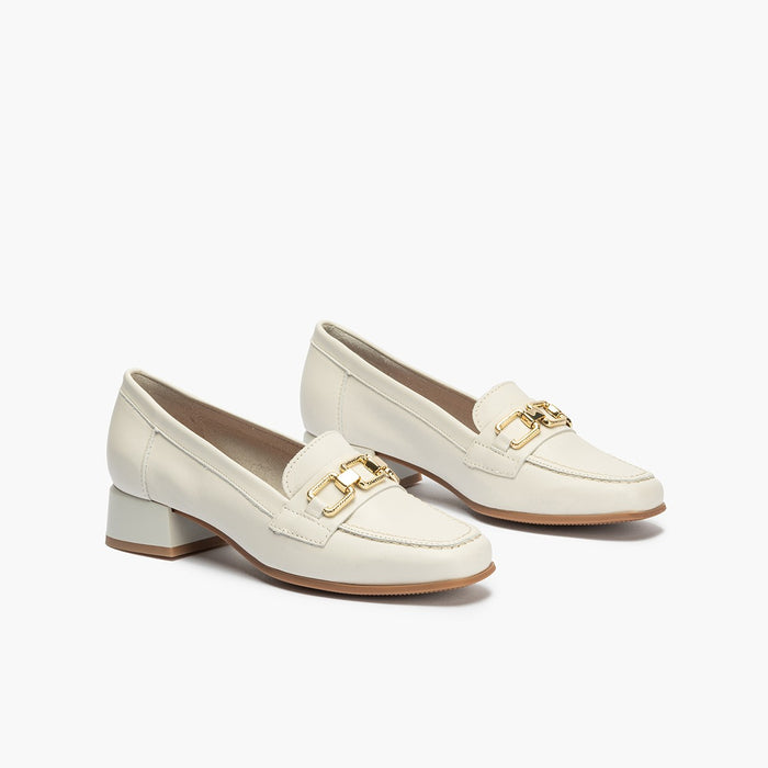 Pitillos Mocasines De Mujer En Piel Y Adorno Cadena Metálica Y Tacón BLANCO
