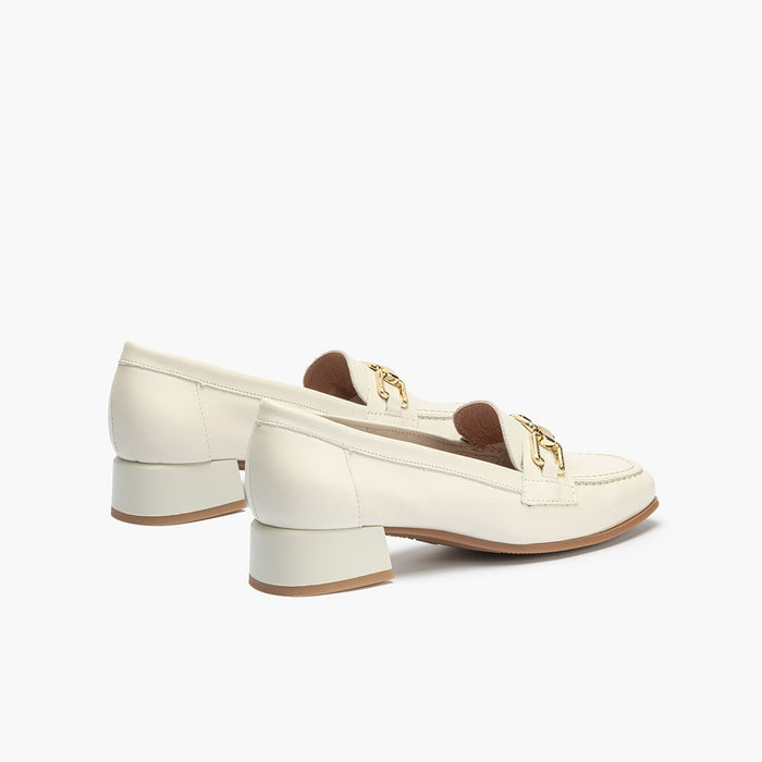 Pitillos Mocasines De Mujer En Piel Y Adorno Cadena Metálica Y Tacón BLANCO