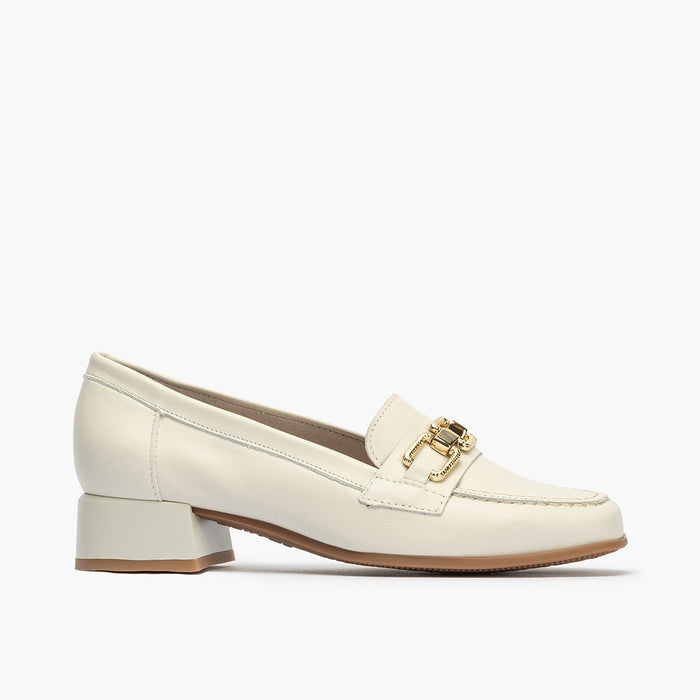 Pitillos Mocasines De Mujer En Piel Y Adorno Cadena Metálica Y Tacón BLANCO