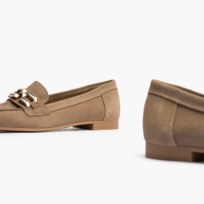 pitillos Mocasines de mujer en serraje con adorno y tacón bajo BEIGE