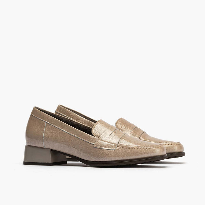 pitillos Mocasín en Charol de mujer color piedra