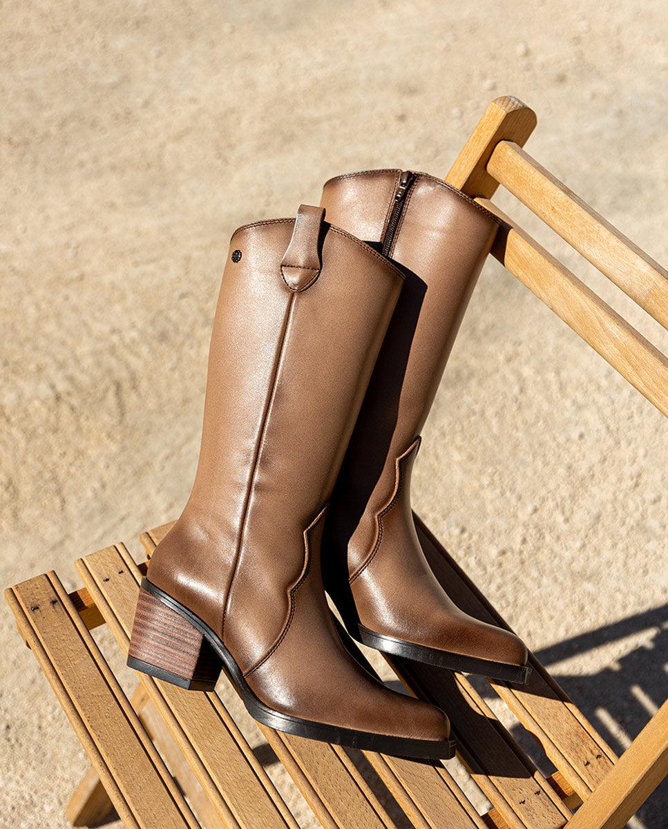 porronet BOTAS COWBOY DE PIEL TAUPE CON CREMALLERA HELGA
