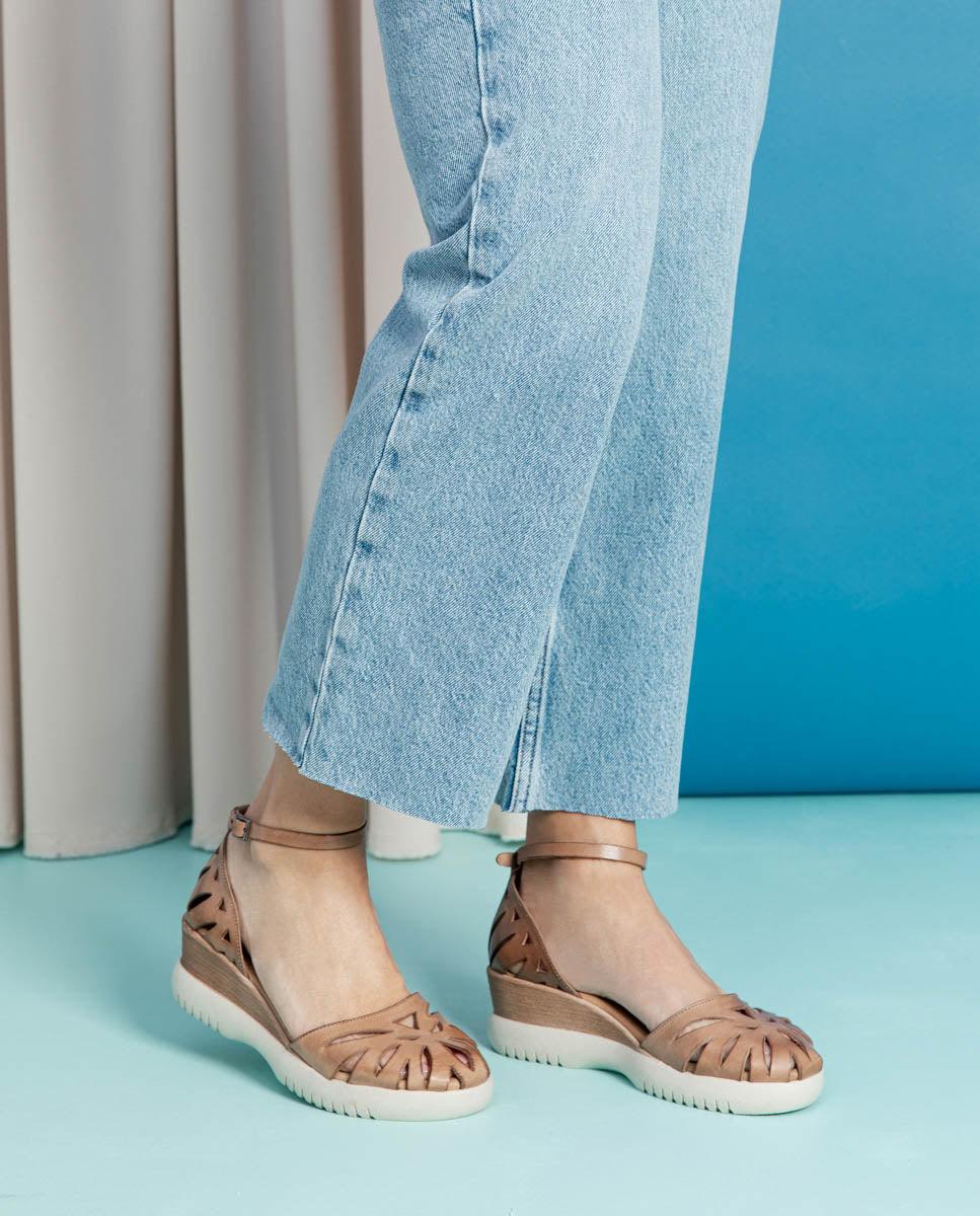 Porronet SANDALIA CUÑA PIEL TAUPE EBBA