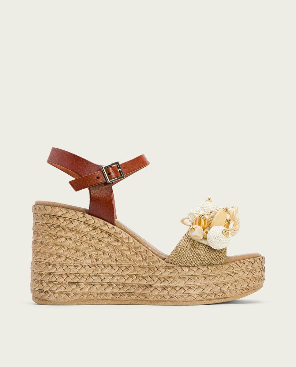 Porronet SANDALIA PIEL CUÑA CON ADORNOS CUERO KAIRI